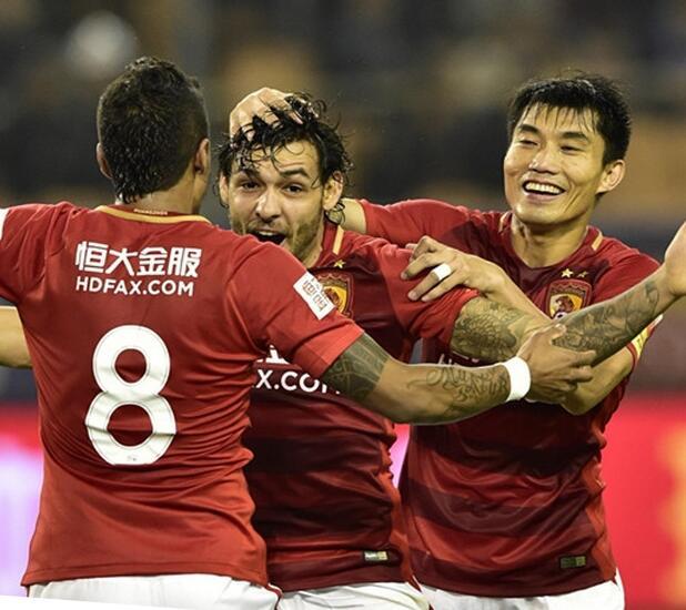 该片是由孙贤周、马东锡、崔丹尼尔、朴瑞俊共同出演，讲述了一名即将升职的刑事班长（孙贤周 饰）被卷入杀人事件后的故事，是一部让人无法预测的惊悚 惊悚片《手机》杀青 孙贤周严志媛穿越时空通话 2015-07-16 韩国演员孙贤周和严志媛出演的动作惊悚新片《手机》（The Phone）于今年4月2日开机，于7月14日杀青。