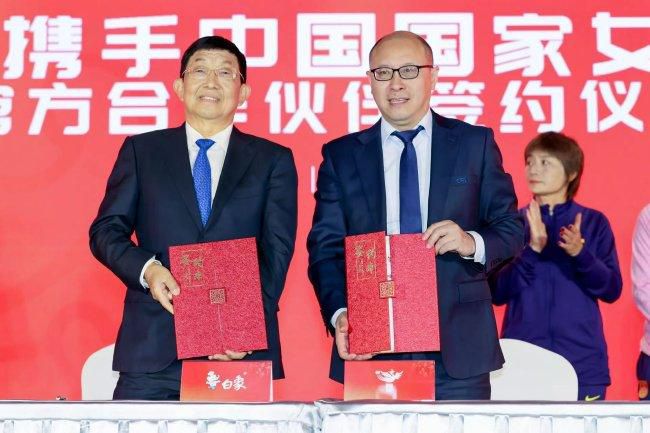 ”“如果现在好声好气向希特勒求和换取优待，你们觉得怎么样？