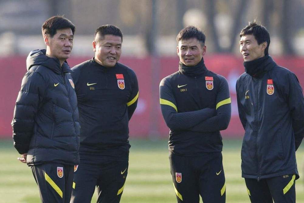 剧集聚焦的情感PUA、精神操控，正是大众情感认知升级后，被重新界定的新型暴力形式，它的热播，进一步完善了大众对“情感暴力”的完整认知，让人们明白：暴力从来不止一种形式，精神与情感的伤害，同样值得警惕与抵制。