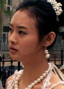 《蜂蜜的针》曝终极预告 袁泉上演除害猎杀法则3453人看过 《阳光女子合唱团》MV上线 A-lin歌唱爱与幸福2103人看过 《天才游戏》曝预告 彭昱畅丁禹兮化身纯恨宿敌2667人看过 《纯真年代的爱情》研讨会 孙千王天辰忆拍摄往3157人看过 新闻首页 电影新闻首页 明星新闻 华语 海外 成龙、梁朝伟、小贝、李栋旭等观战NBA中国赛 日前，25-26赛季NBA季前赛在中国澳门举行，成龙、梁朝伟 、刘嘉玲、任达华、大卫·贝克汉姆、林书豪、李小鹏、李栋旭、刘宪华、杜华、李汶翰等到场观... 《球状闪电》官宣 童瑶、王安宇、杨立新领衔主 9月25日，根据刘慈欣同名小说改编而成的剧集《球状闪电》阵容官宣，由陈思诚监制，戴墨执导，童瑶、王安宇、杨立新领衔主演，周一围、丁勇岱特邀主演，杨玏、... 倪妮、宋威龙外网生图抗打 时装周同场黛米·摩2025-09-24 汤唯、乔贝贝、张婧仪、吴磊等亮相伦敦时装周2025-09-24 演员于朦胧坠楼身亡 杨幂、迪丽热巴等发文悼念2025-09-12 《跛豪》《新上海滩》导演潘文杰逝世 享年69岁2025-09-10 更多 堪比时装周!